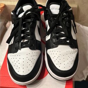 Black and white women panda dunks,size 9.5. Only worn once